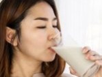 Cắt mí có được uống sữa không – Lưu ý cần biết sau khi cắt mí
