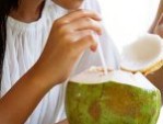 Cắt mí uống nước dừa được không – 4 lưu ý giúp mắt nhanh lành