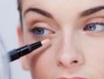 Hướng dẫn chi tiết cách vệ sinh mắt sau khi cắt mí
