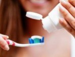 8 công thức trị thâm môi bằng kem đánh răng hiệu quả