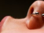 Xỏ khuyên mũi có để lại sẹo không? Cách vệ sinh ngăn ngừa hình thành sẹo