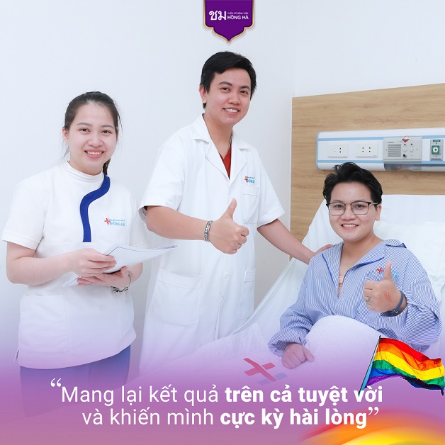 Khách hàng vô cùng hài lòng với kết quả thẩm mỹ dưới bàn tay của Bác sĩ PTTM Johnny Chen