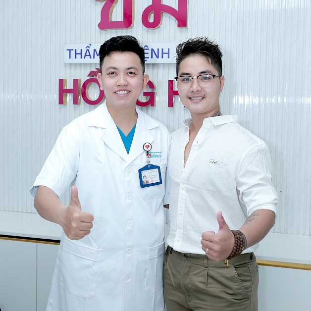Khách hàng lòng với kết quả thẩm mỹ thu gọn vòng 1 dưới bàn tay Bác sĩ PTTM Johnny Chen