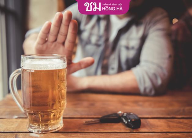 Kiêng đồ uống chứa cồn như rượu, bia