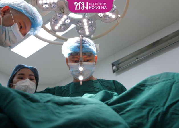 Chi phí treo ngực sa trễ phụ thuộc vào trình độ của bác sĩ thực hiện