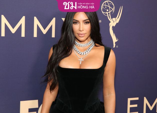 Kim Kardashian với vòng 1 căng cực, hấp dẫn