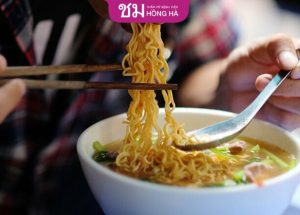 Ăn mì tôm có béo không? 3 Hướng dẫn ăn mì tôm đúng cách