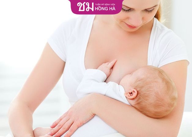 Cho con bú thường xuyên là cách giúp hạn chế tình trạng chảy xệ ngực