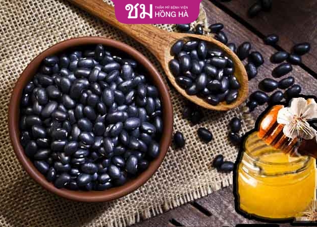 Uống nước đỗ đen thêm hương vị mật ong thơm ngon