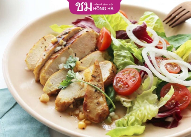 Salad với ức gà giảm cân