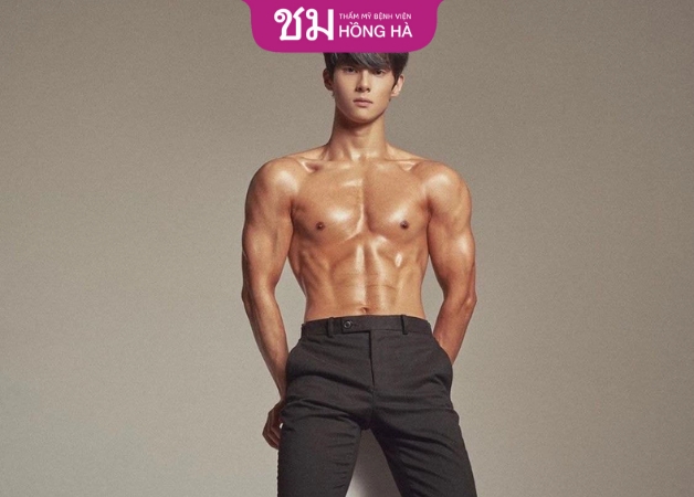 Thân hình săn chắc và body 6 múi