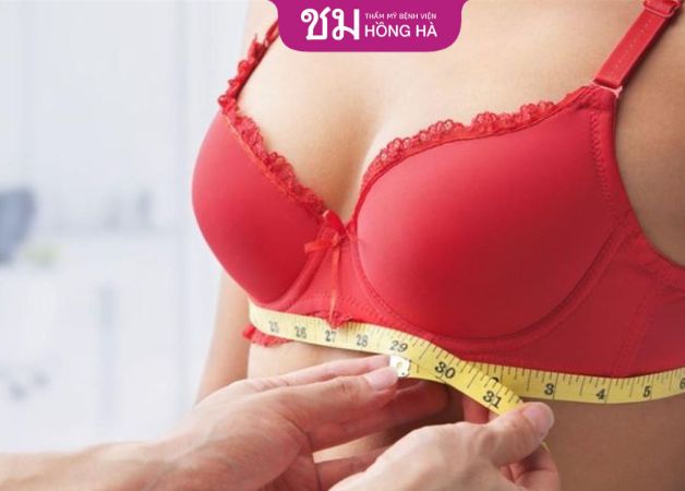 Mặc áo sai kích cỡ là thói quen khiến vòng 1 chảy xệ