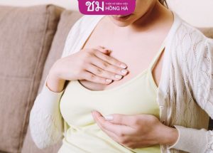 Treo ngực sa trễ có cho con bú được không – Những điều cần biết