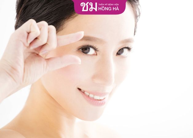 Chỉnh hình sụp mí bẩm sinh có nguy hiểm không phụ thuộc vào cách chăm sóc