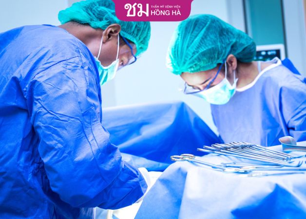 Đối với tình trạng dị ứng nghiêm trọng cần tháo bỏ túi ngực
