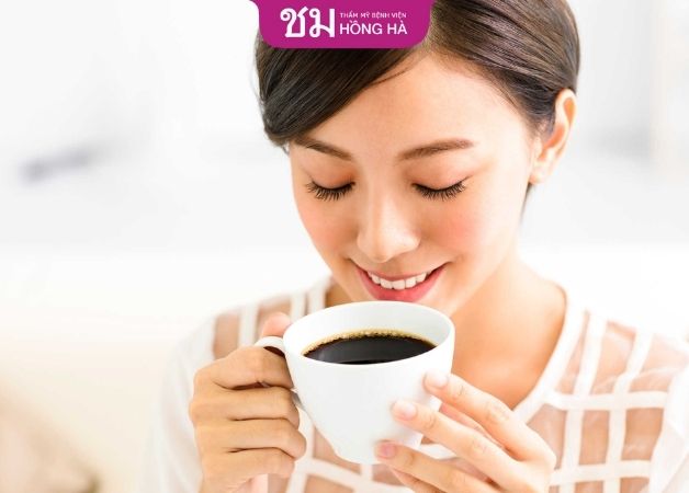 Nâng ngực uống cafe được không