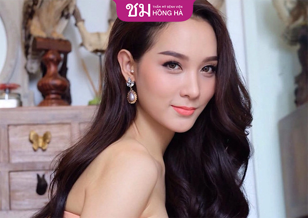 Người đẹp chuyển giới trở thành hoa hậu Thái Lan năm 2016