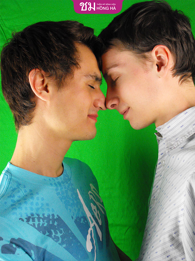 Những chi tiết giúp bạn nhanh chóng biết được người đó là gay hay không