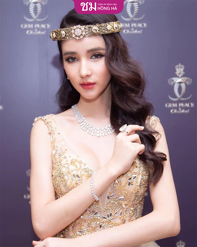 Nhan sắc hoa hậu chuyển giới Thái Lan Yoshi Rinrada