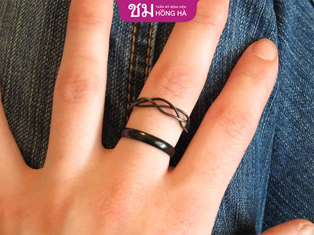 Asexual Ring là cụm từ dùng để chỉ chiếc nhẫn đen