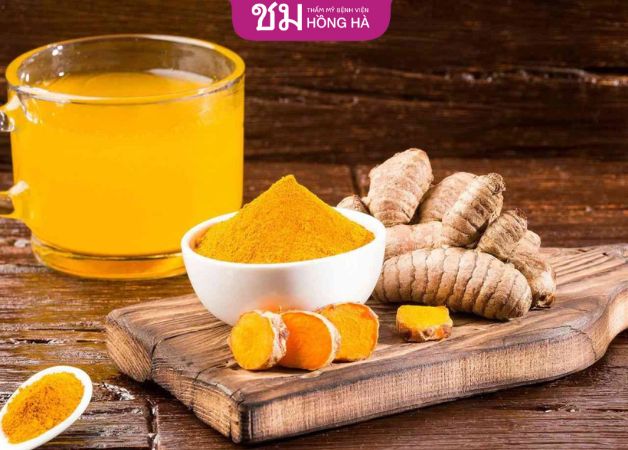 Uống nước nghệ tươi giảm sưng tấy sau cắt mí