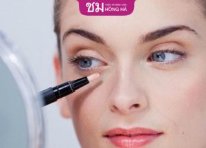 Hướng dẫn chi tiết cách vệ sinh mắt sau khi cắt mí