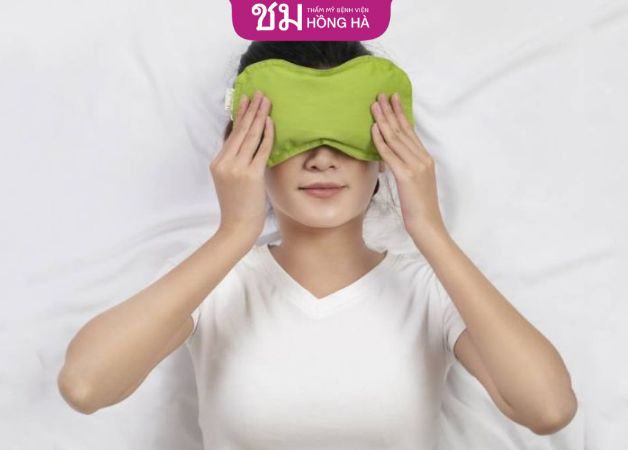 Tích cực chườm lạnh và chườm ấm sau cắt mí
