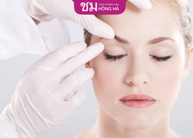 Thận trọng khi dùng thuốc chống sẹo ở vùng mắt