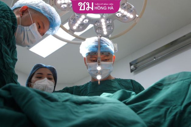 quá trình phẫu thuật chuyển giới