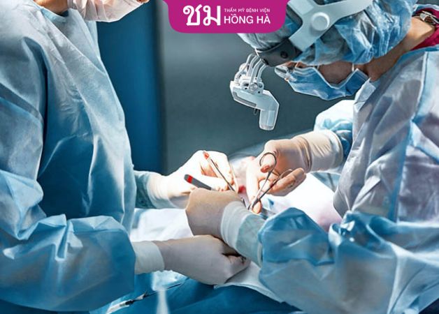 Trước khi thực hiện phẫu thuật chuyển giới nam thành nữ khách hàng chỉ nên ăn nhẹ