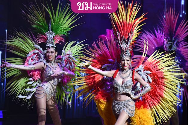 Alcazar Cabaret show trình bày vũ đạo, âm thanh ánh sáng lộng lẫy