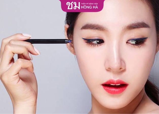 Không trang điểm vùng mắt sau nâng cung chân mày