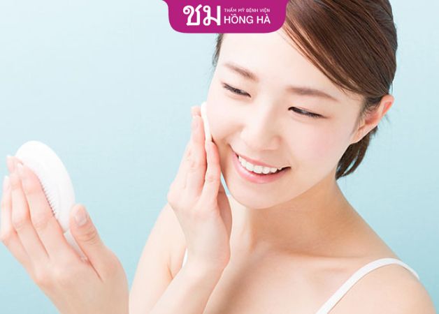 Tuyệt đối tránh tái sử dụng bông y tế/tẩy trang để rửa mặt