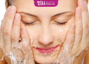 Cắt mí bao lâu thì được rửa mặt – Hướng dẫn rửa mặt đúng cách