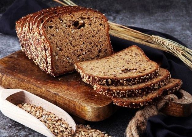 Bánh mì đen kết hợp cùng xíu mại cũng là gợi ý hoàn hảo cho người giảm cân