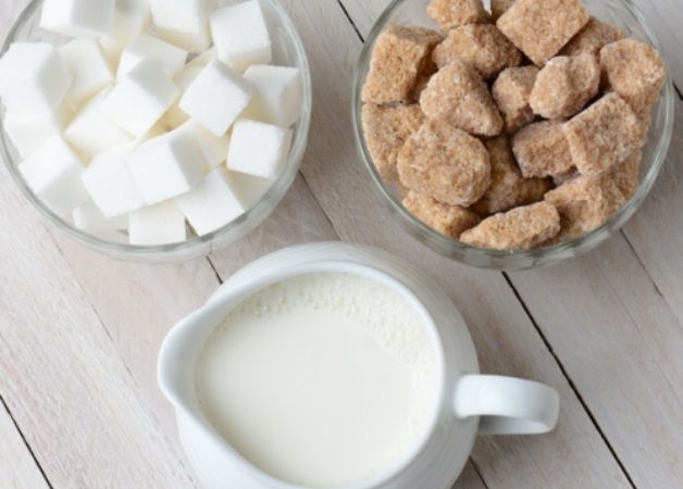 Bạn không nên uống sữa đậu nành cùng nhiều đường vì có thể gây tăng cân