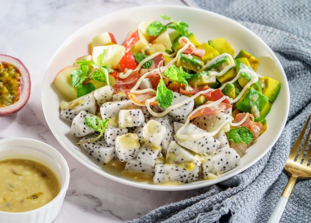 Salad thanh long giúp giảm cân