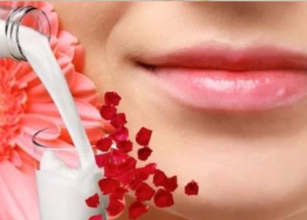 Bí quyết làm thâm môi từ hoa hồng và sữa tươi