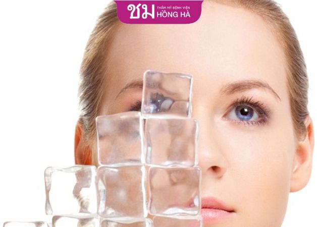 Thực hiện chườm lạnh vùng mũi sau nâng giúp giảm đau hiệu quả