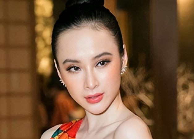Angela Phương Trinh cũng được ngợi khen có cặp lông mày đẹp