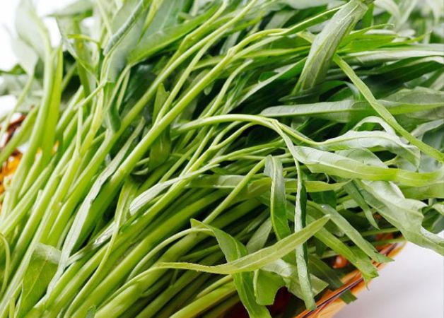 Xây dựng chế độ ăn uống hợp lý, tránh xa các thực phẩm gây sẹo lồi như rau muống