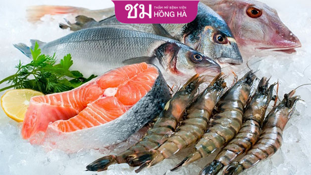 Vùng mắt nhạy cảm nên dễ gây ra tình trạng dị ứng khi ăn hải sản