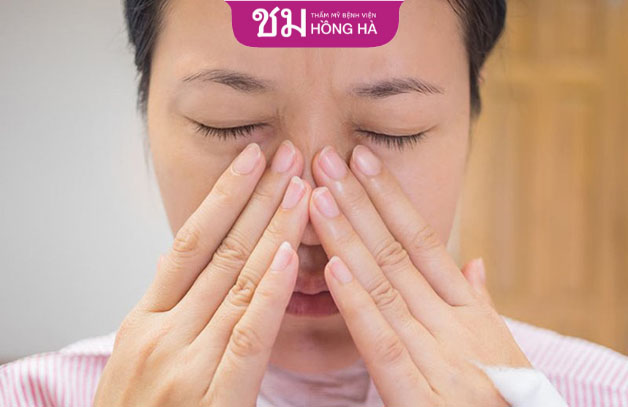Sống mũi thấp dần do da lão hóa hoặc chất liệu sụn không còn tương thích