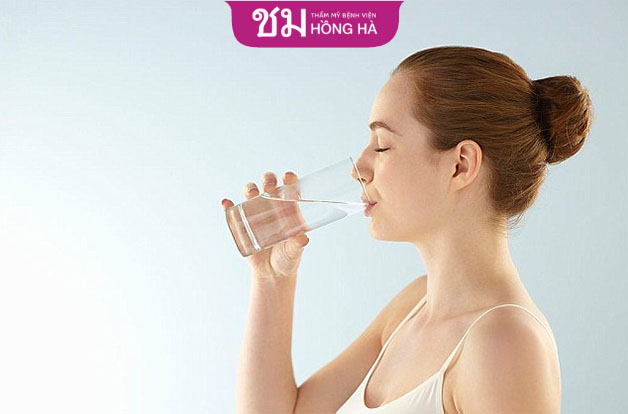 Cung cấp cho cơ thể đủ lượng nước vừa đẹp da vừa đẹp dáng