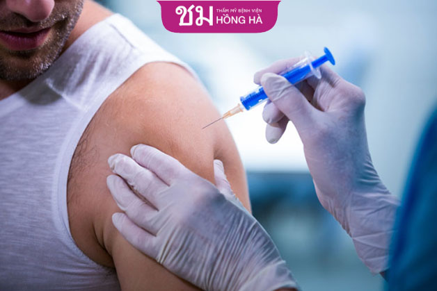 Sau phẫu thuật vẫn cần duy trì tiêm hormone dưới sự giám sát của bác sĩ