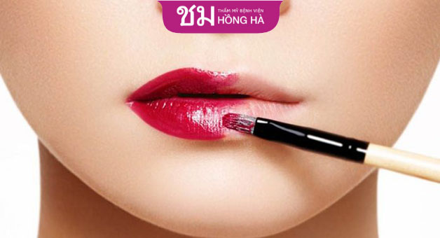 Trang điểm tạo hiệu ứng môi đẹp hơn được nhiều chị em áp dụng