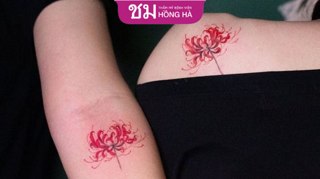 Cặp bạn thân đều là nữ có thể chọn hoa bỉ ngạn để xăm
