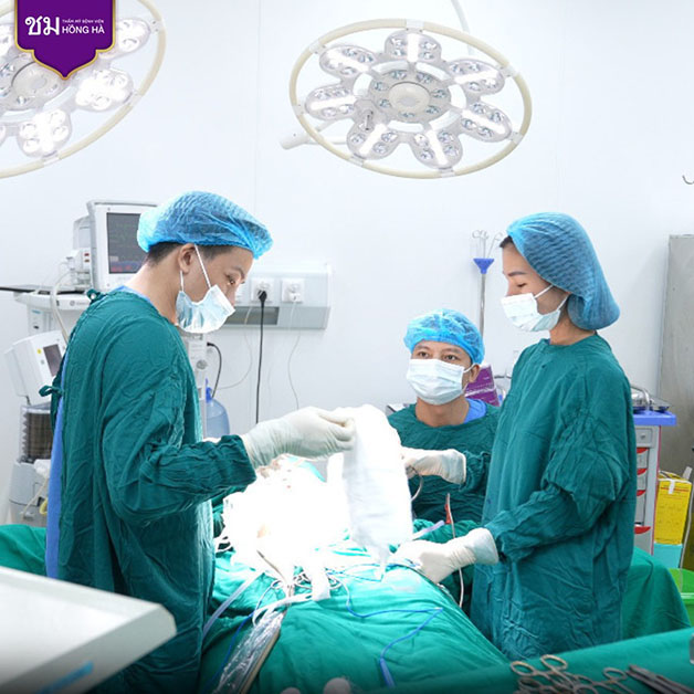 Tại Hồng Hà, quy trình hút mỡ ở chân tiêu chuẩn gồm 5 bước cơ bản