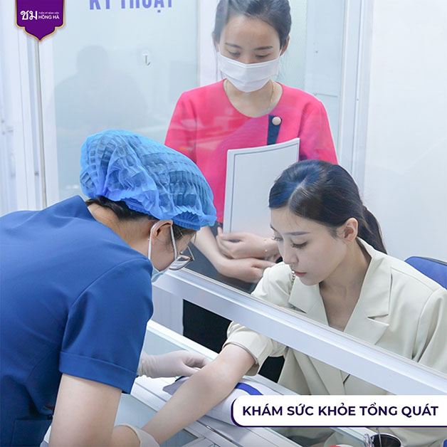 Tại Hồng Hà, khách hàng được yêu cầu kiểm tra sức khỏe tổng quát trước khi tiến hành phẫu thuật