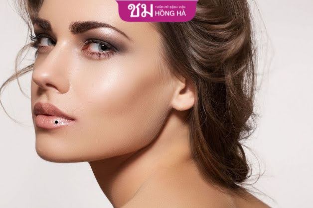 Nốt ruồi có lông trên môi cho thấy bạn là người có cuộc sống sung túc